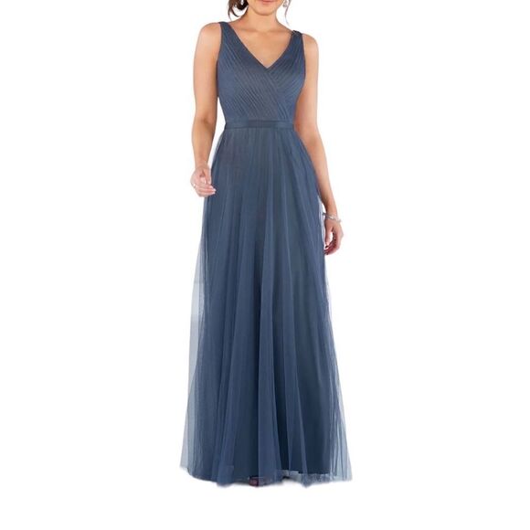 SORELLA VITA Dresses & Skirts - SORELLA VITA Green Sleeveless V-Neck Gown